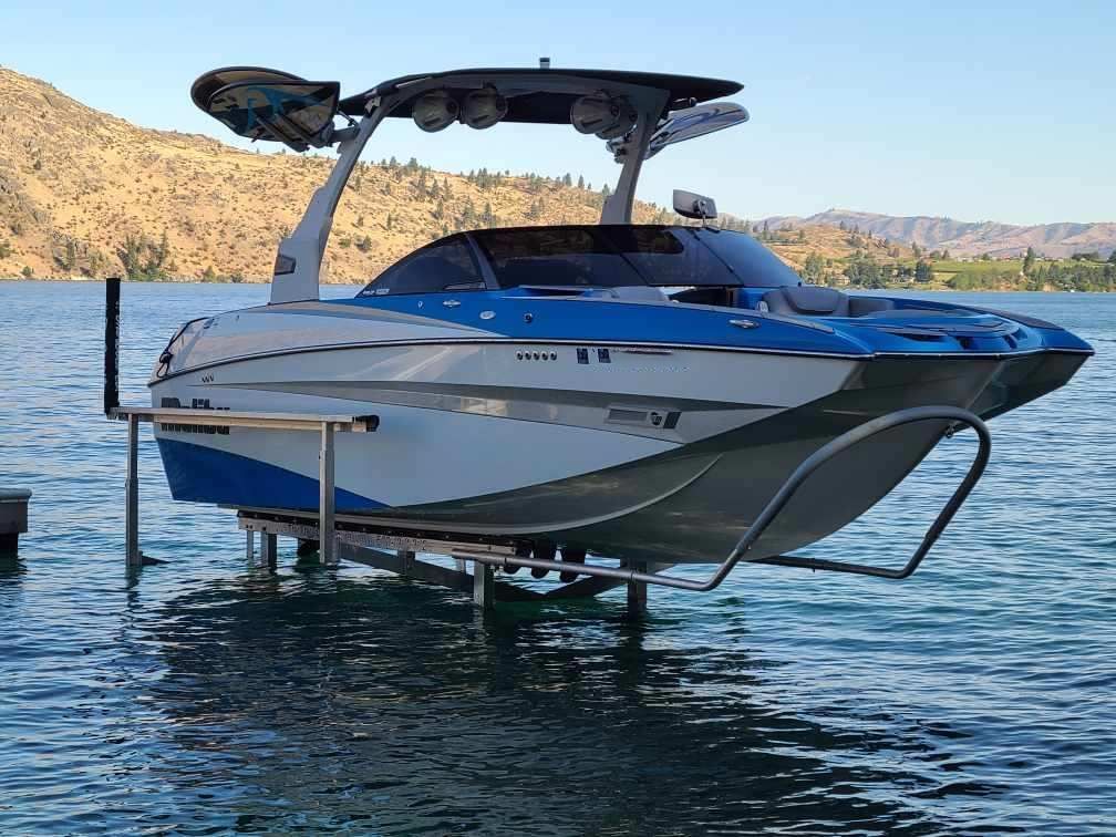 Freestanding Hydraulic Boat Lift Example 3