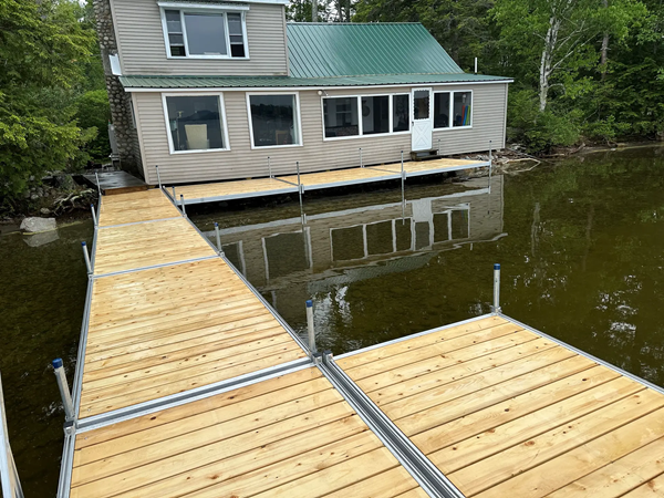 Stationary Aluminum with Cedar