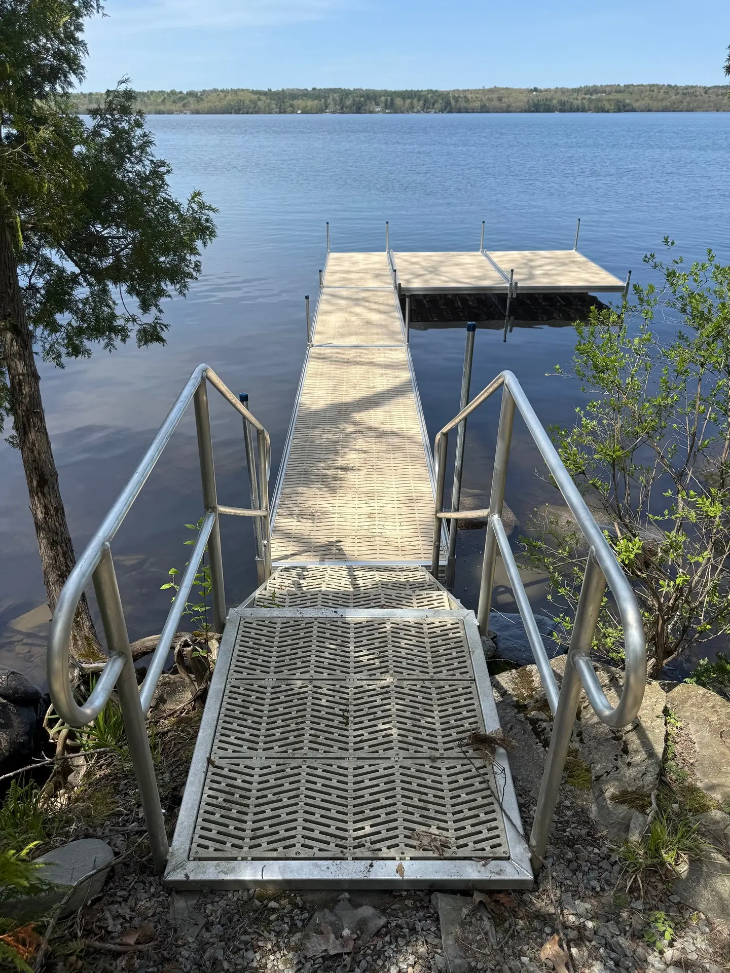 Stationary dock with aluminum frame and wooden decking